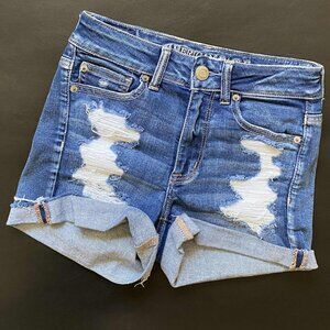 AMERICAN EAGLE Distressed Denim Shorts (Size: 2)